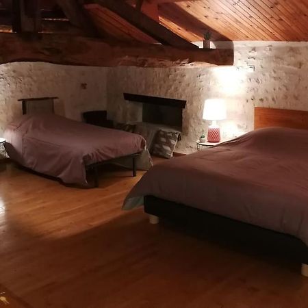 Maison Charentaise A La Campagne Becheresse Zewnętrze zdjęcie