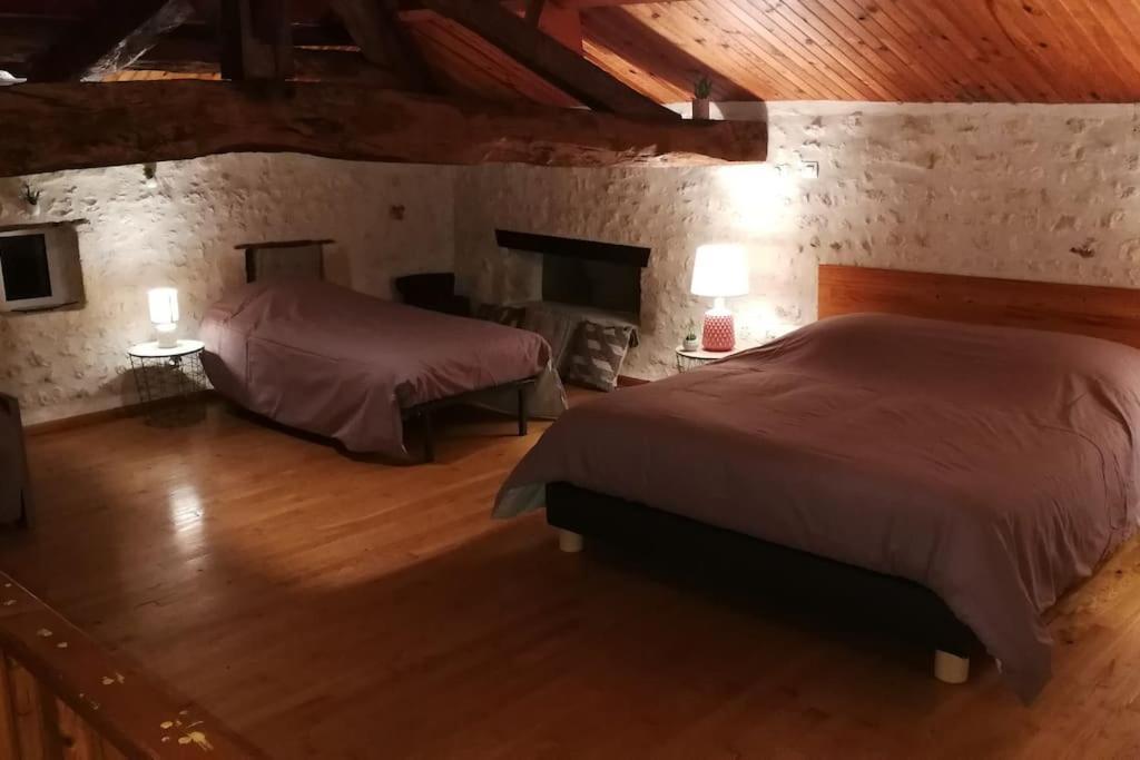 Maison Charentaise A La Campagne Becheresse Zewnętrze zdjęcie