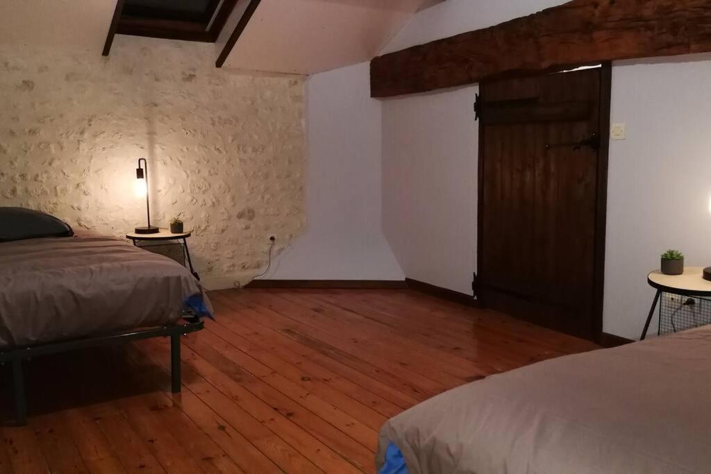 Maison Charentaise A La Campagne Becheresse Zewnętrze zdjęcie