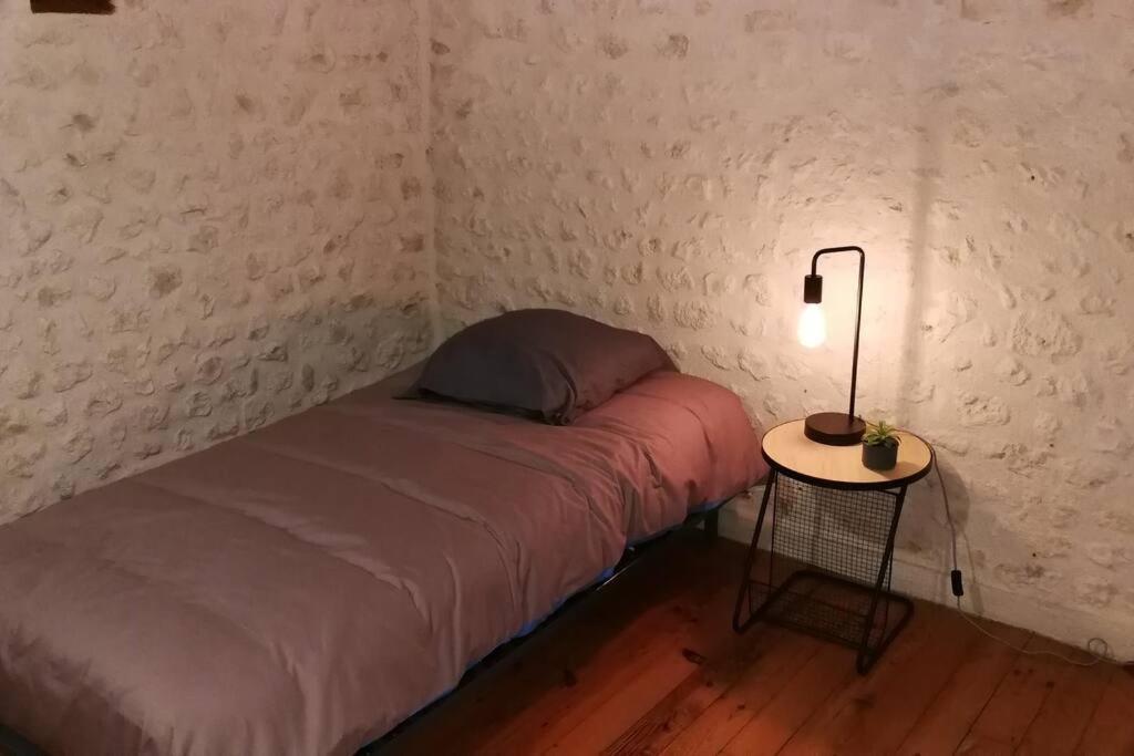 Maison Charentaise A La Campagne Becheresse Zewnętrze zdjęcie